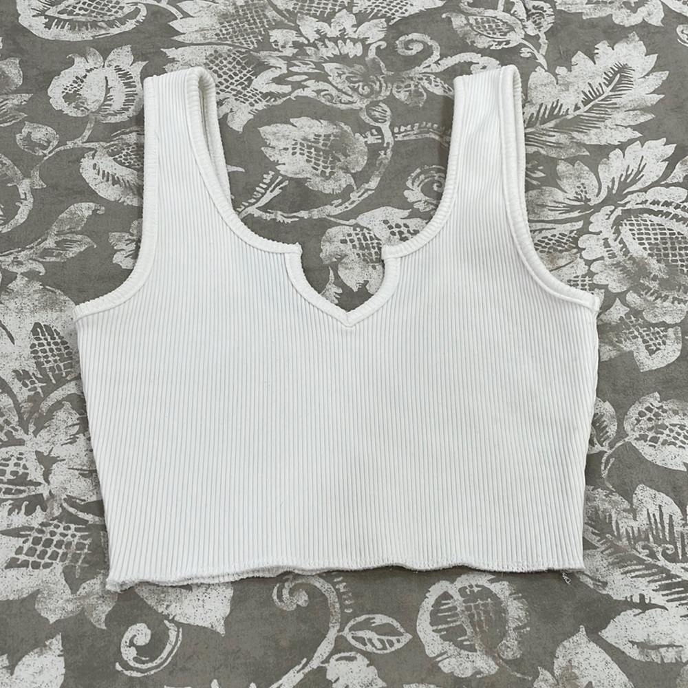 AKIRA CROP TOP, IVORY COLOR ♥️